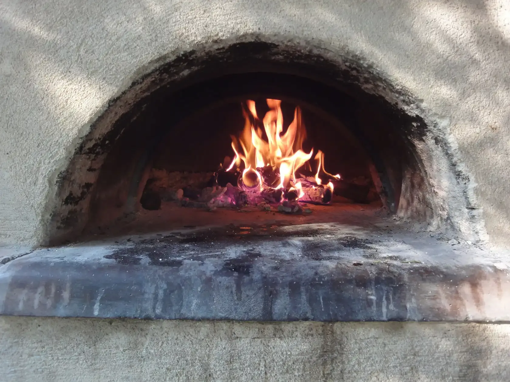 Het vuur in de pizzaoven